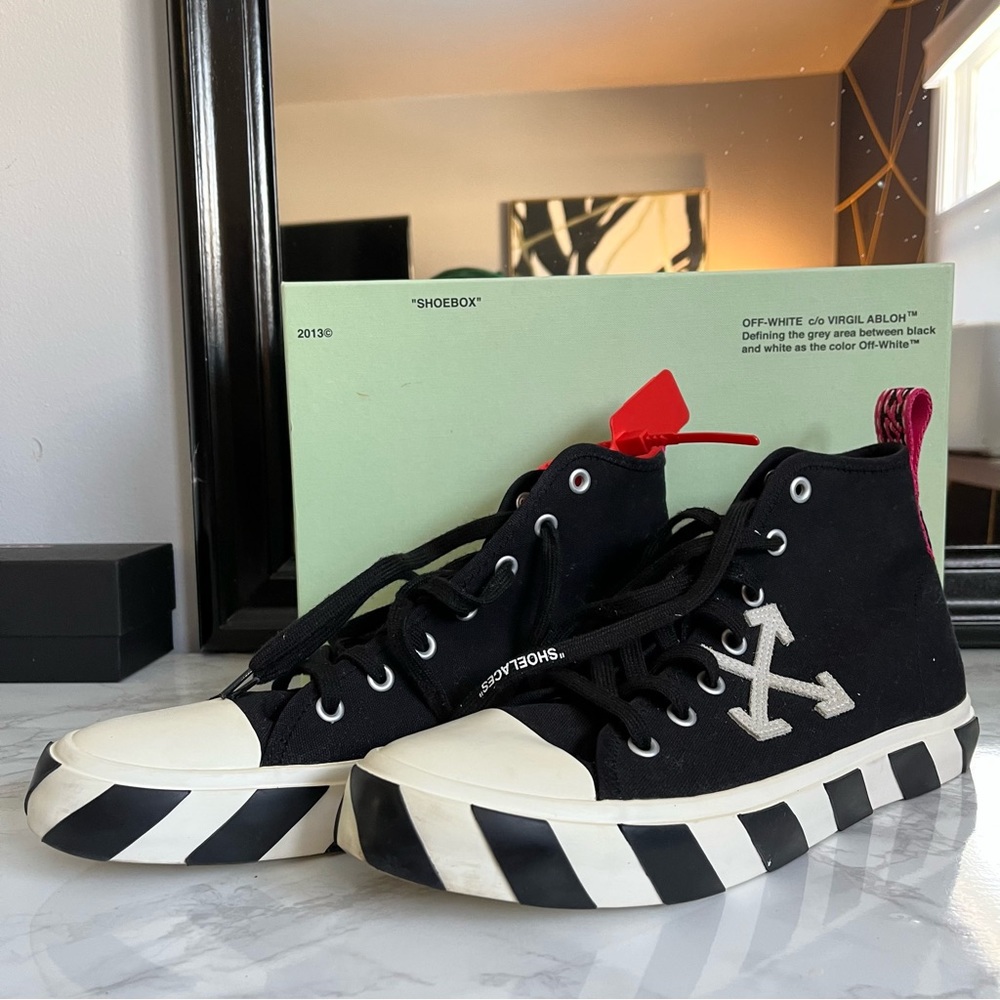 Off-White Black & White Arrows Mid-Top Sneakers Size 45 / Size 12